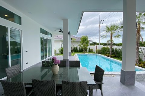 Chalet de 4 dormitorios en Hua Hin, Tailandia № 168331 - foto 5