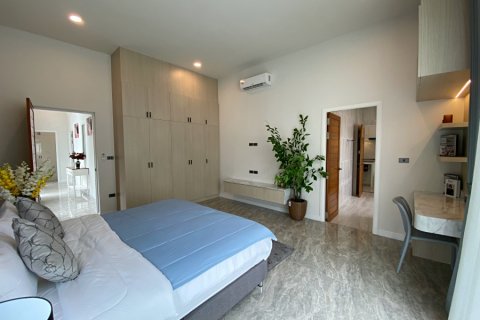 Chalet de 4 dormitorios en Hua Hin, Tailandia № 168331 - foto 14