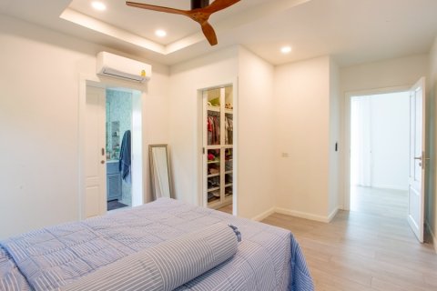 Chalet de 3 dormitorios en Hua Hin, Tailandia № 168332 - foto 24