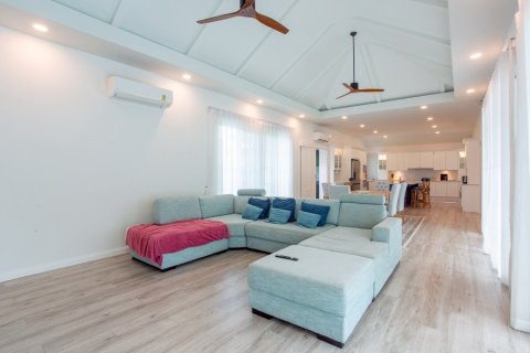 Chalet de 3 dormitorios en Hua Hin, Tailandia № 168332 - foto 9