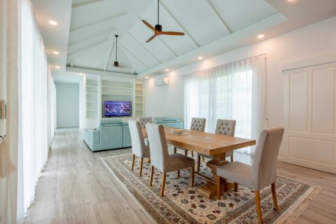 Chalet de 3 dormitorios en Hua Hin, Tailandia № 168332 - foto 8