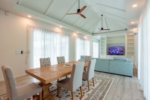 Chalet de 3 dormitorios en Hua Hin, Tailandia № 168332 - foto 11