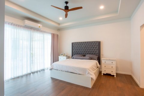 Chalet de 3 dormitorios en Hua Hin, Tailandia № 168332 - foto 17
