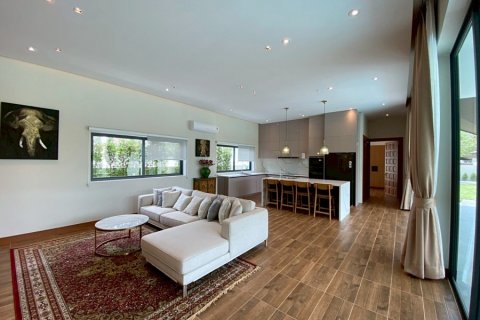 Chalet de 3 dormitorios en Hua Hin, Tailandia № 168330 - foto 8
