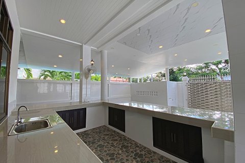 Chalet de 3 dormitorios en Hua Hin, Tailandia № 168296 - foto 6