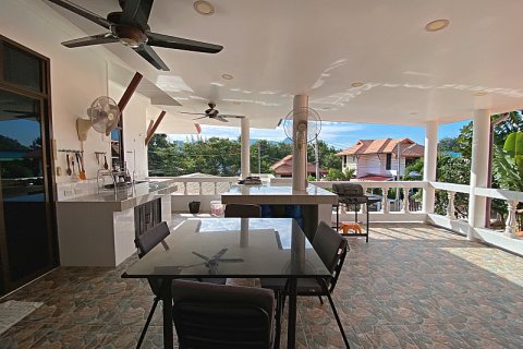 Chalet de 3 dormitorios en Hua Hin, Tailandia № 168296 - foto 27