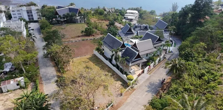 Chalet de 4 dormitorios en Kathu, Tailandia № 140193
