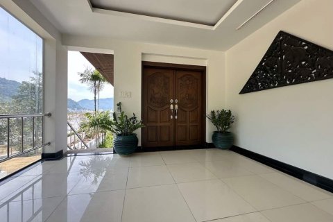 Chalet de 4 dormitorios en Kathu, Tailandia № 140193 - foto 12