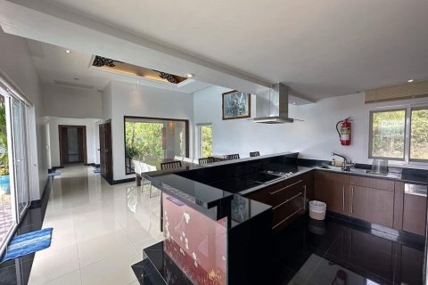Chalet de 4 dormitorios en Kathu, Tailandia № 140193 - foto 23