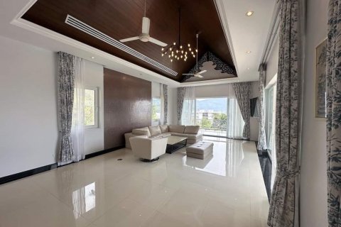 Chalet de 4 dormitorios en Kathu, Tailandia № 140193 - foto 13