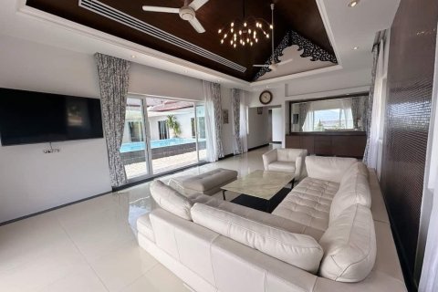 Chalet de 4 dormitorios en Kathu, Tailandia № 140193 - foto 15