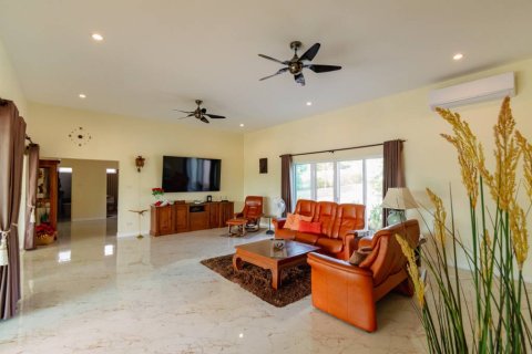 Chalet de 2 dormitorios en Hua Hin, Tailandia № 172742 - foto 2