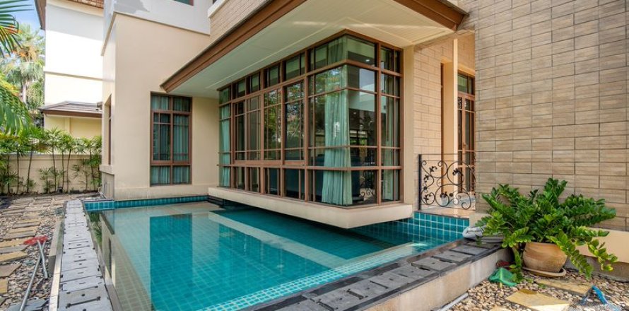 บ้านในพระโขนง, กรุงเทพฯ, ประเทศไทย 4 ห้องนอน № 162741