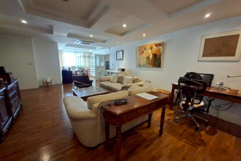Condo in Bangkok, Thailand, 3 bedrooms № 162742 - photo 6
