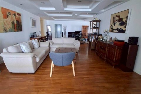 Condo in Bangkok, Thailand, 3 bedrooms № 162742 - photo 2