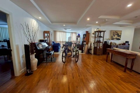 Condo in Bangkok, Thailand, 3 bedrooms № 162742 - photo 3