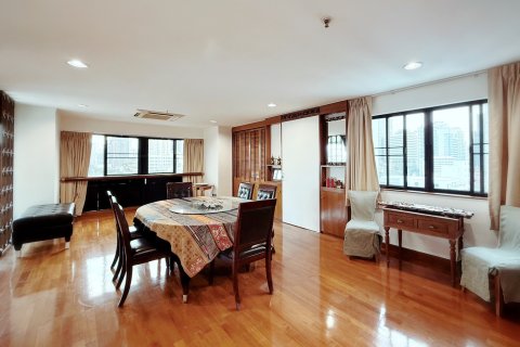 Condo in Bangkok, Thailand, 3 bedrooms  № 162744 - photo 5