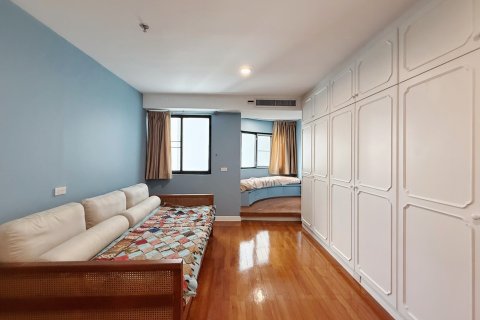 Condo in Bangkok, Thailand, 3 bedrooms  № 162744 - photo 16