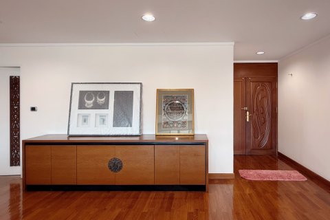 Condo in Bangkok, Thailand, 3 bedrooms  № 162744 - photo 11