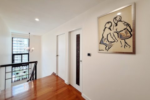 Condo in Bangkok, Thailand, 3 bedrooms  № 162744 - photo 10