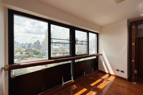 Condo in Bangkok, Thailand, 3 bedrooms  № 162744 - photo 13
