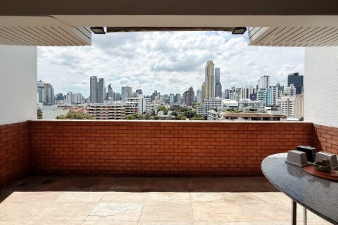 Condo in Bangkok, Thailand, 3 bedrooms  № 162744 - photo 8