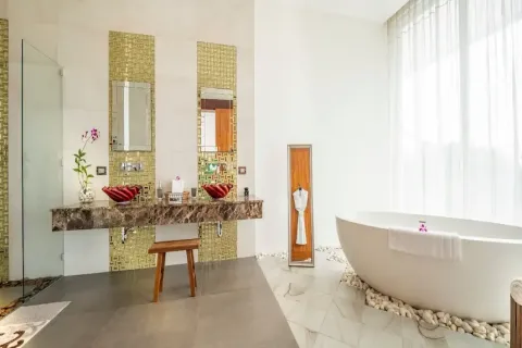 Chalet de 4 dormitorios en Kamala, Tailandia № 190581 - foto 13