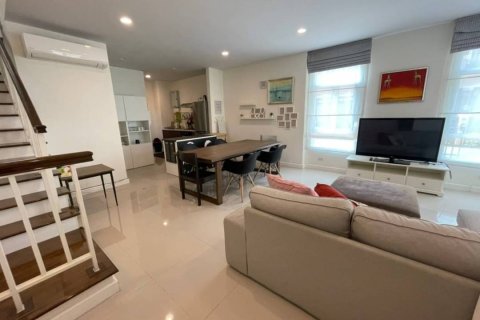 Condo in Bangkok, Thailand, 4 bedrooms  № 157508