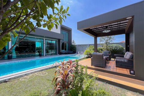 Chalet de 6 dormitorios en Pattaya, Tailandia № 115426 - foto 2
