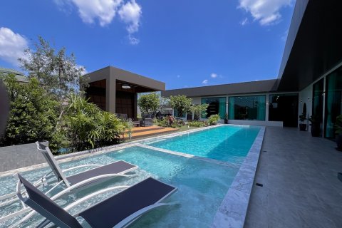 Chalet de 6 dormitorios en Pattaya, Tailandia № 115426 - foto 8