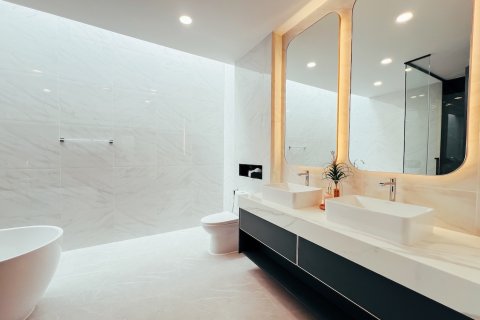 Chalet de 6 dormitorios en Pattaya, Tailandia № 115426 - foto 17