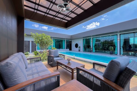 Chalet de 6 dormitorios en Pattaya, Tailandia № 115426 - foto 5