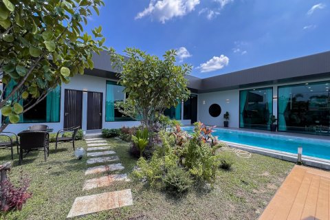 Chalet de 6 dormitorios en Pattaya, Tailandia № 115426 - foto 3