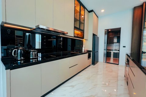 Chalet de 6 dormitorios en Pattaya, Tailandia № 115426 - foto 19