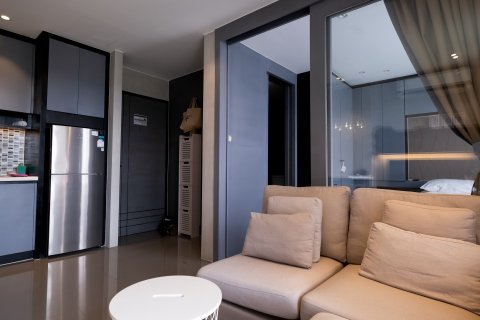 Apartamento de 2 habitaciones en Pattaya, Tailandia № 168259 - foto 2