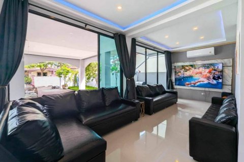 Villa à Pattaya, Thaïlande 7 chambres № 114046