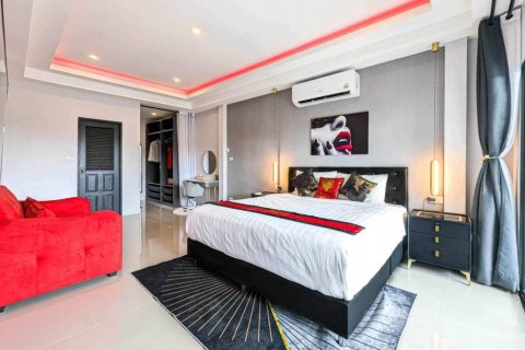 Chalet de 7 dormitorios en Pattaya, Tailandia № 114046 - foto 9