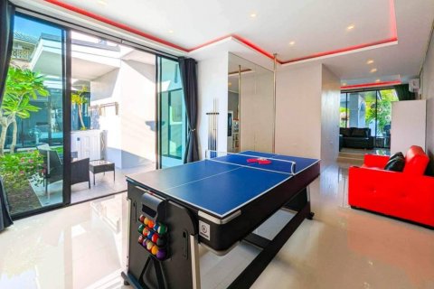 Chalet de 7 dormitorios en Pattaya, Tailandia № 114046 - foto 7
