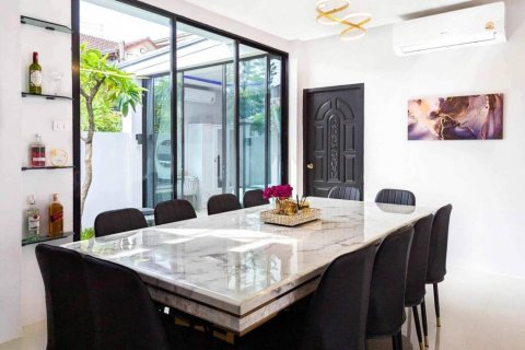 Chalet de 7 dormitorios en Pattaya, Tailandia № 114046 - foto 4