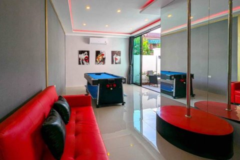 Chalet de 7 dormitorios en Pattaya, Tailandia № 114046 - foto 6