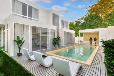 Chalet de 5 dormitorios en Pattaya, Tailandia № 114043 - foto 2
