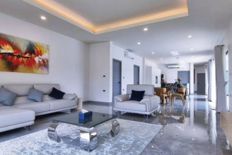 Villa in Pattaya, Thailand 4 bedrooms № 114048