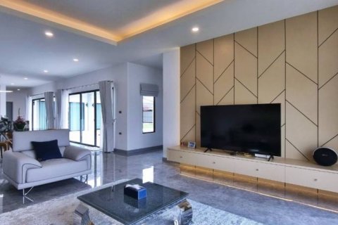 Chalet de 4 dormitorios en Pattaya, Tailandia № 114048 - foto 3