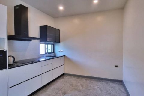 Chalet de 4 dormitorios en Pattaya, Tailandia № 114048 - foto 10