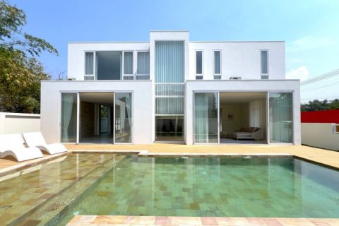 Villa in Pattaya, Thailand 4 bedrooms № 114045