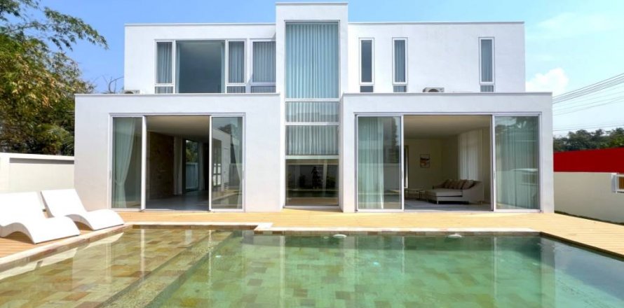 Chalet de 4 dormitorios en Pattaya, Tailandia № 114045