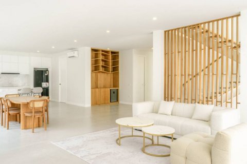 Chalet de 4 dormitorios en Pattaya, Tailandia № 114045 - foto 4
