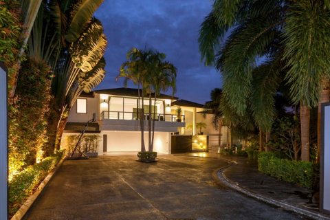 Chalet de 6 dormitorios en Patong, Tailandia № 134048 - foto 2
