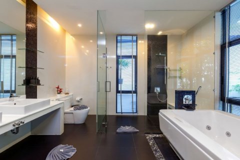Chalet de 6 dormitorios en Patong, Tailandia № 134048 - foto 18
