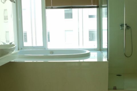 Condominio de 3 dormitorios en Khlong San, Bangkok, Tailandia № 134045 - foto 6